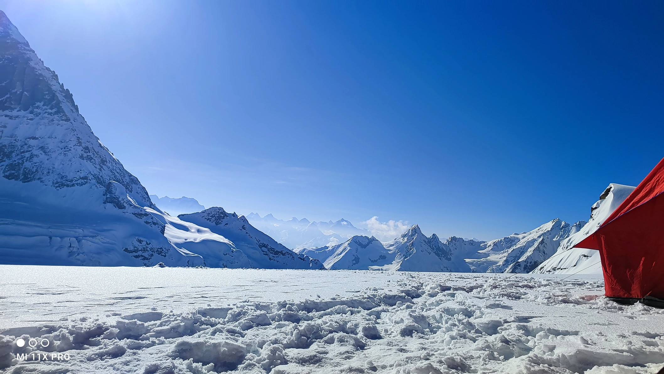 Read more about the article Sherpas, Guides, Trek Leaders: Meet the Heroes Behind the Mountain